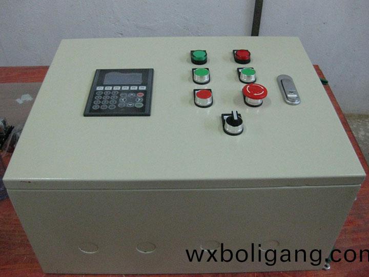 控製(zhi)櫃(gui)